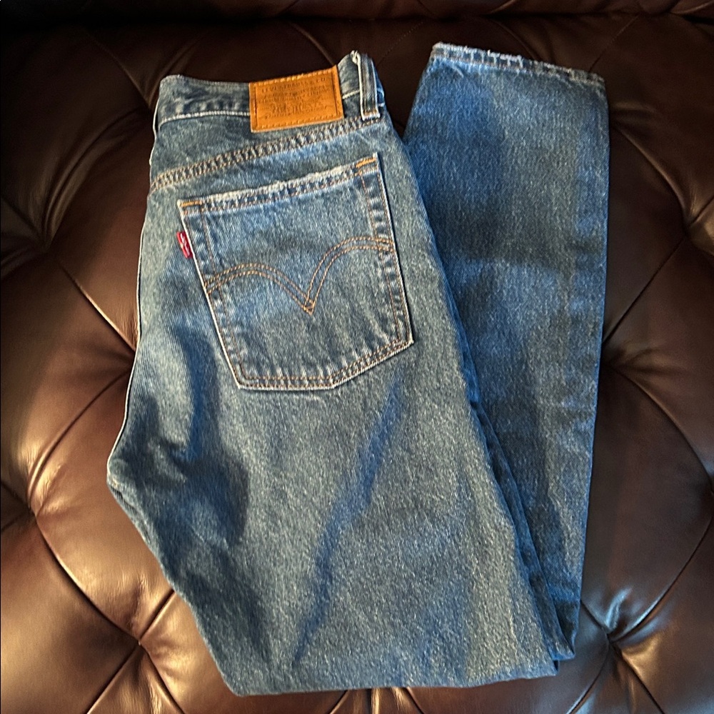 Levi’s Wedgie button butterfly jeans